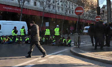 滞仏日記「クリスマス前のパリの憂鬱」