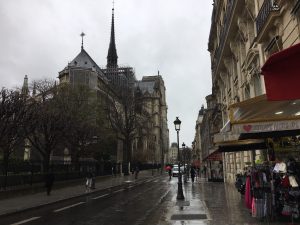 リサイクル日記「雨の日のパリ・モノクローム」