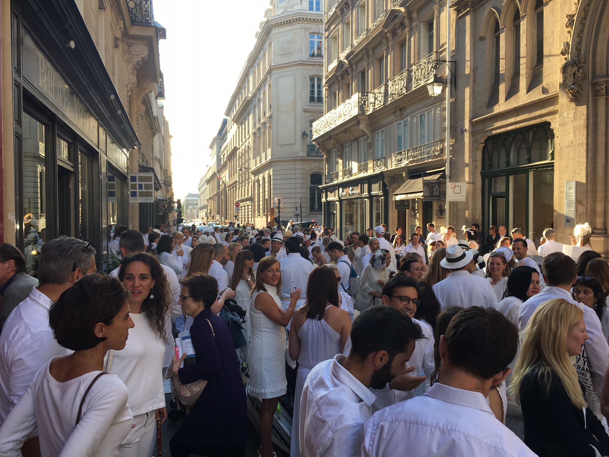 滞仏日記「お祭り好きのフランス人、白い夕食と四角い左岸とは？」