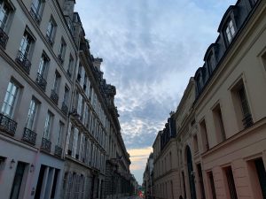 滞仏日記「子供部屋のドアを蹴飛ばした。息子にはっきり言わなきゃならない時が来た」