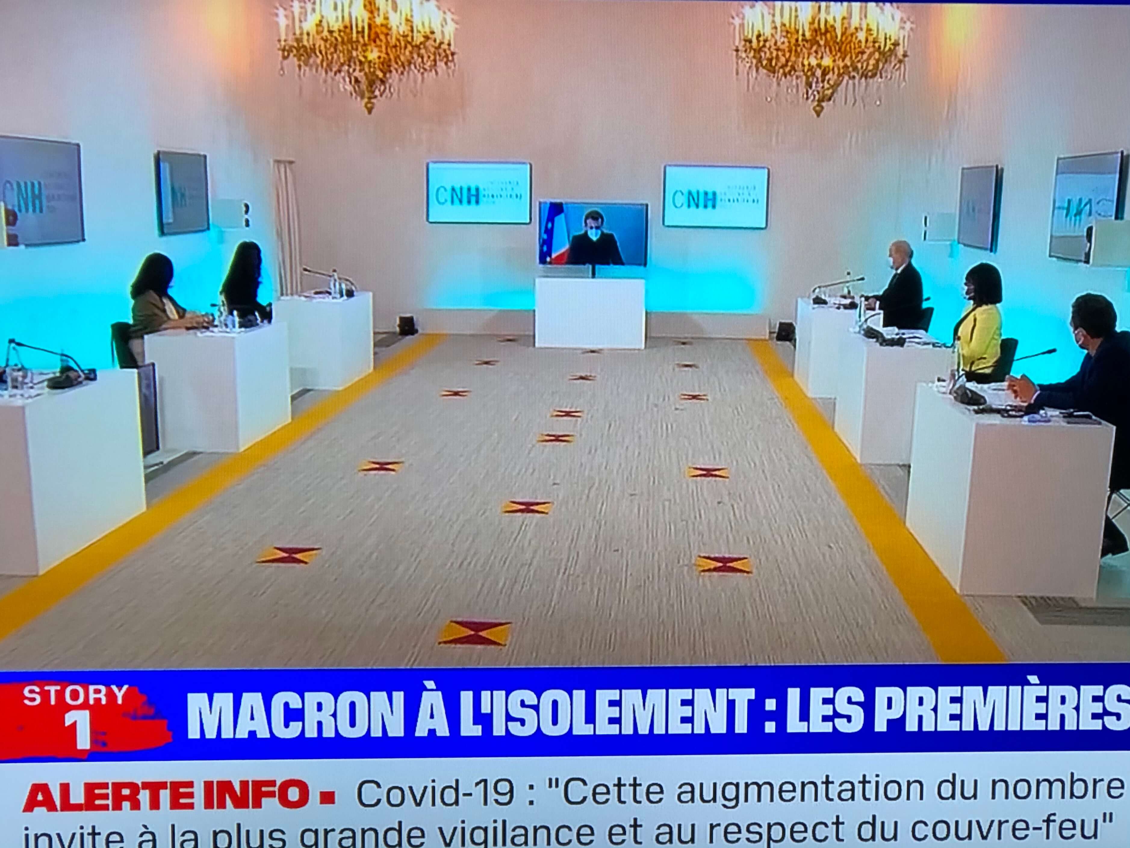 パリ最新情報「10人で会食していたマクロン大統領へメディアの突っ込み」