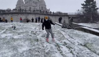 滞仏日記「白銀のパリ。モンマルトルでスキー、セーヌ河畔で雪だるま！」