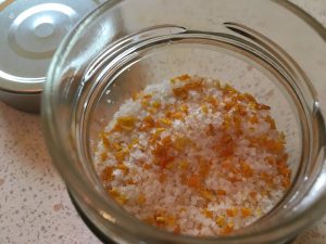 リサイクル料理教室「辻家特製、オレンジ塩。これさえあれば料理がぐんとリッチになりますよ！」