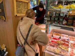 滞仏日記「ごめん、今日は料理出来ない。お惣菜屋にかけこんだ父ちゃんの巻」