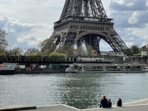 滞仏日記「愛とは何かと息子に問われ、愛と恋の違いをレクシャーした父の巻」