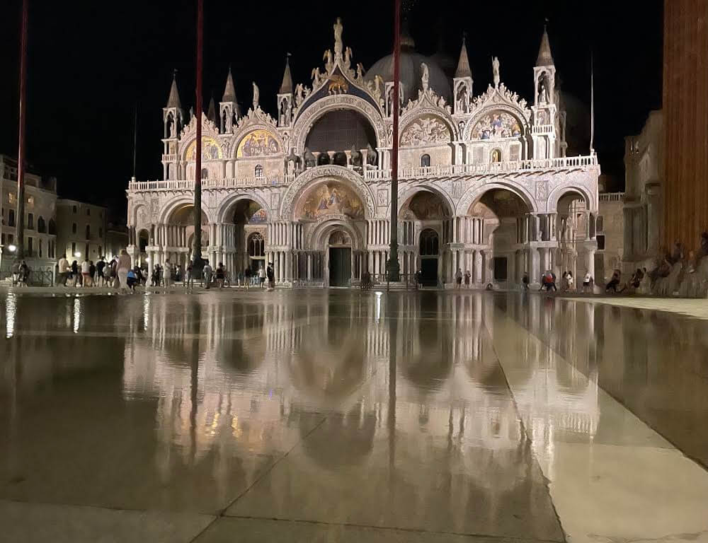ヴェネツィア日記「夜のサンマルコ広場で息子を突き放す」