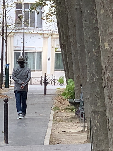 滞仏日記「朝のカフェの定位置をぼくと奪い合うムッシュ」