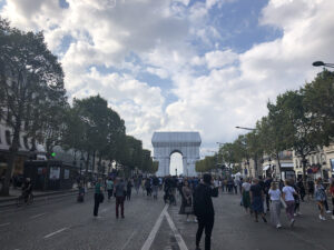 滞日日記「フランスに行きたか、という母さん。さあ、困ったぞの父ちゃん」