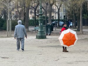 滞仏日記「本気おじさんが出現、吠えない三四郎が吠え続けたクリスマス」