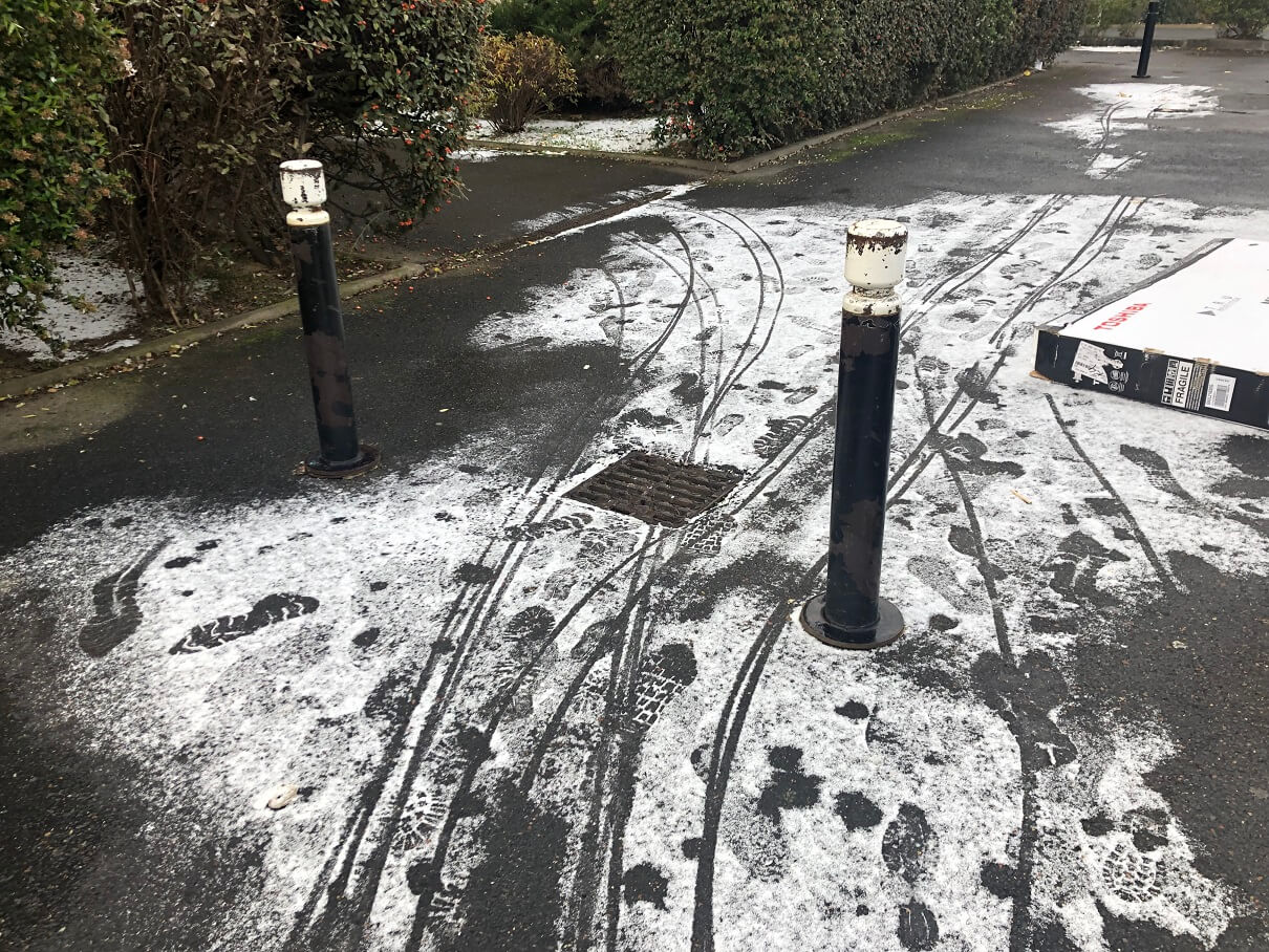 パリ最新情報「パリでも積雪。フランスで雪と凍結の警報が発令中」