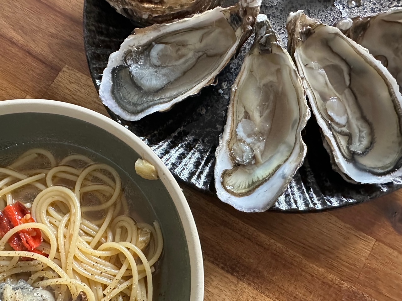 滞仏日記「帰り道に牡蠣屋でノルマンディ産を買い、ひさしぶりの家飯を作ったの巻」