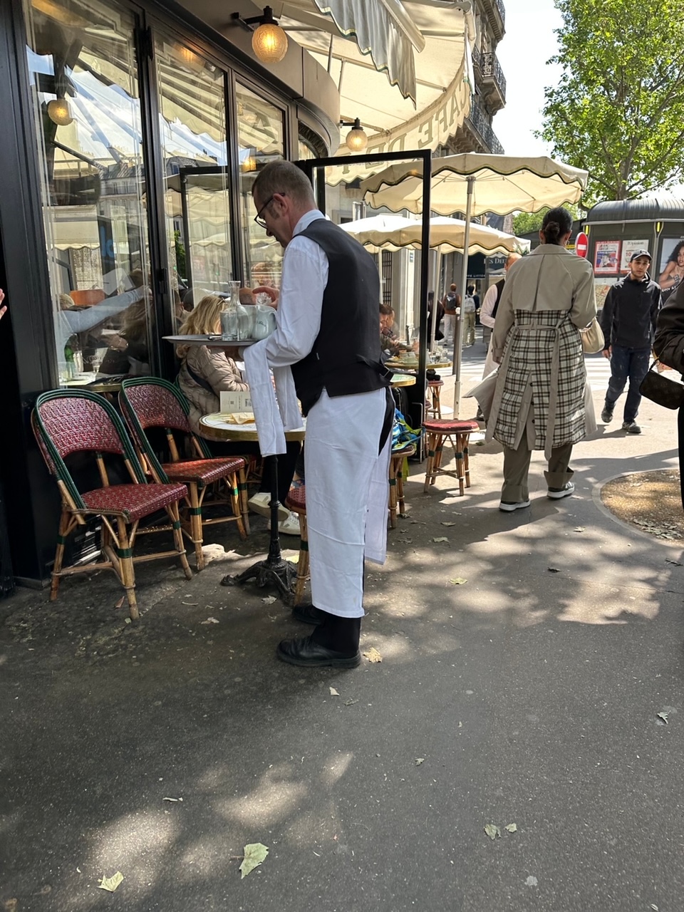 滞仏日記「初夏のサンジェルマン・デ・プレのブティック街で洋服探し、いとたのし」