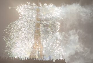 滞仏日記「これがパリ祭の花火である。こんなにゴージャスなエッフェル塔！」