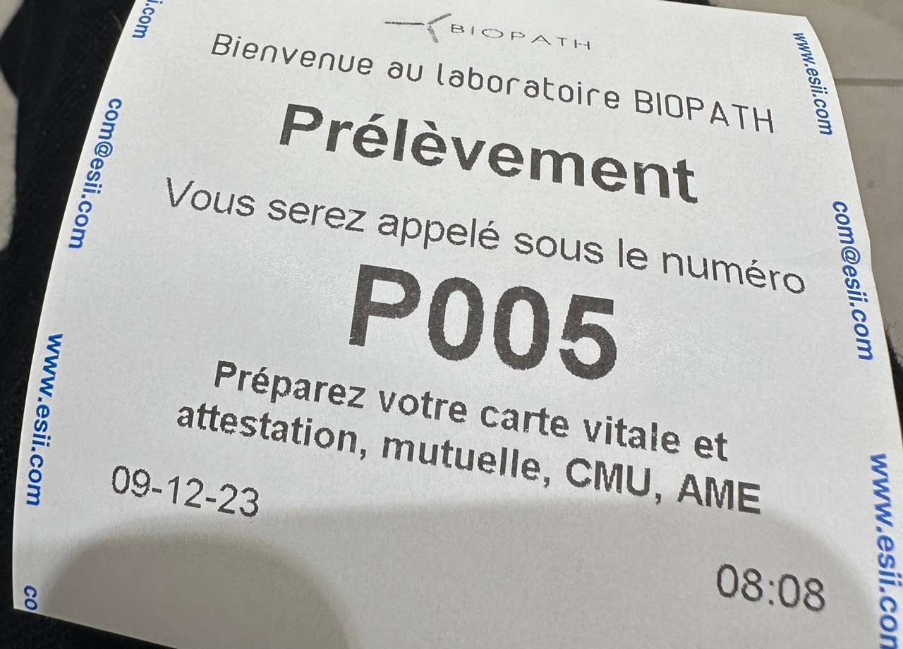 滞仏日記「朝８時に、血液検査ラボに行き、列に並んで、採血～、熱血～、父ちゃんの運命やいかに」