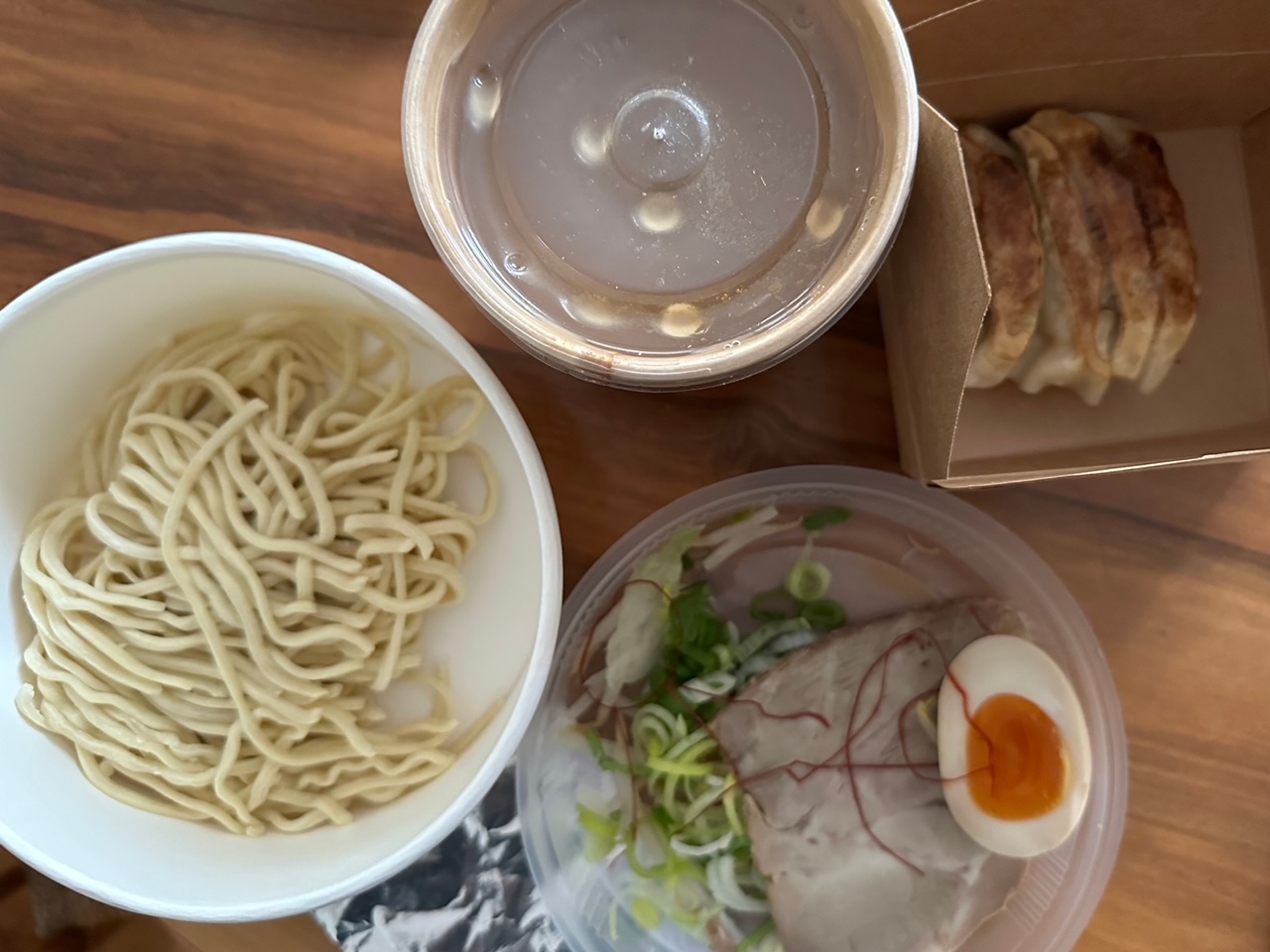 滞仏日記「生まれて初めてラーメンの出前をとった！おお、意外な美味さじゃ」