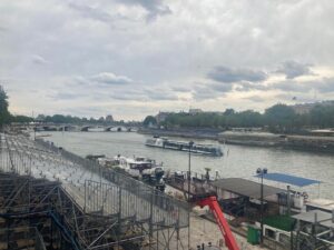 パリ最新情報「オリンピックで物議を醸すセーヌ川の水質、競技は開催されるのか」