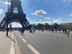 パリ最新情報「観光客減と市民脱出のパリ、五輪直前に宿泊施設の値下げが続く」
