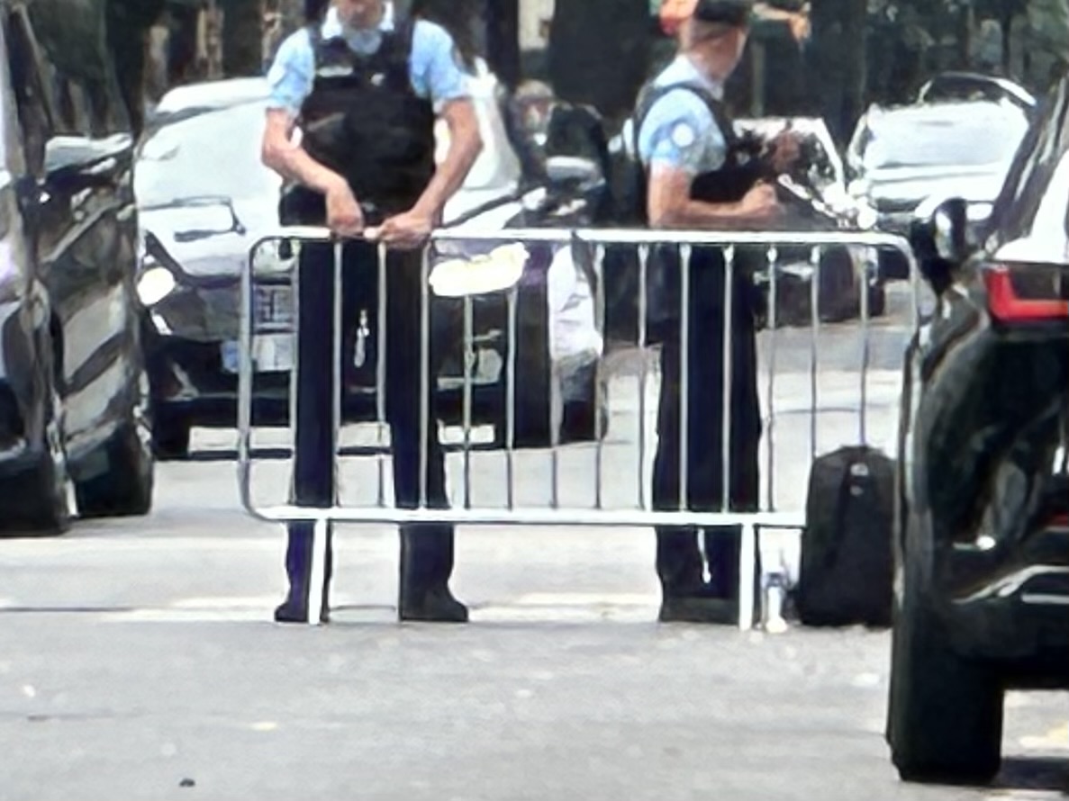 滞仏日記「パラリンピックの影響で、警官隊が自宅周辺の道路を閉鎖、父ちゃん家に帰れない」