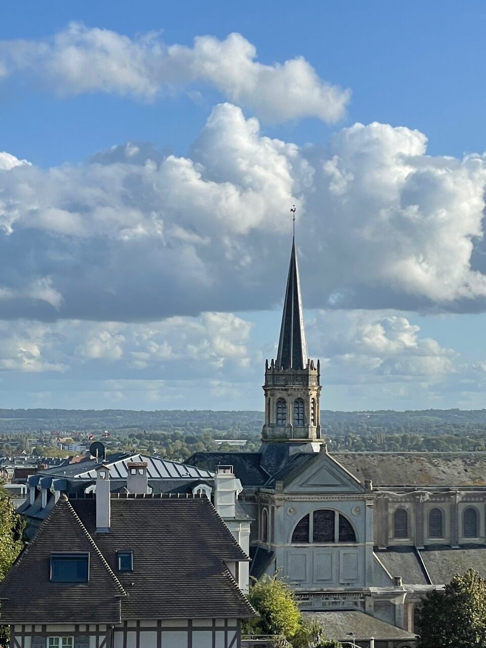 滞仏日記「パリにはあるが、ノルマンディにはないものって、な～に？　ノルマンディ生活における問題点とは」