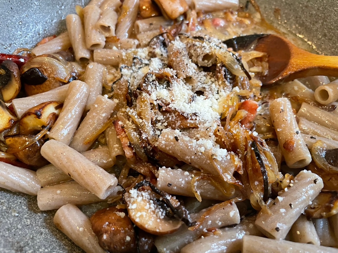 仏飯日記「なかなか復調しない父ちゃん、たまねぎのあっさり和風パスタを作って食べた」