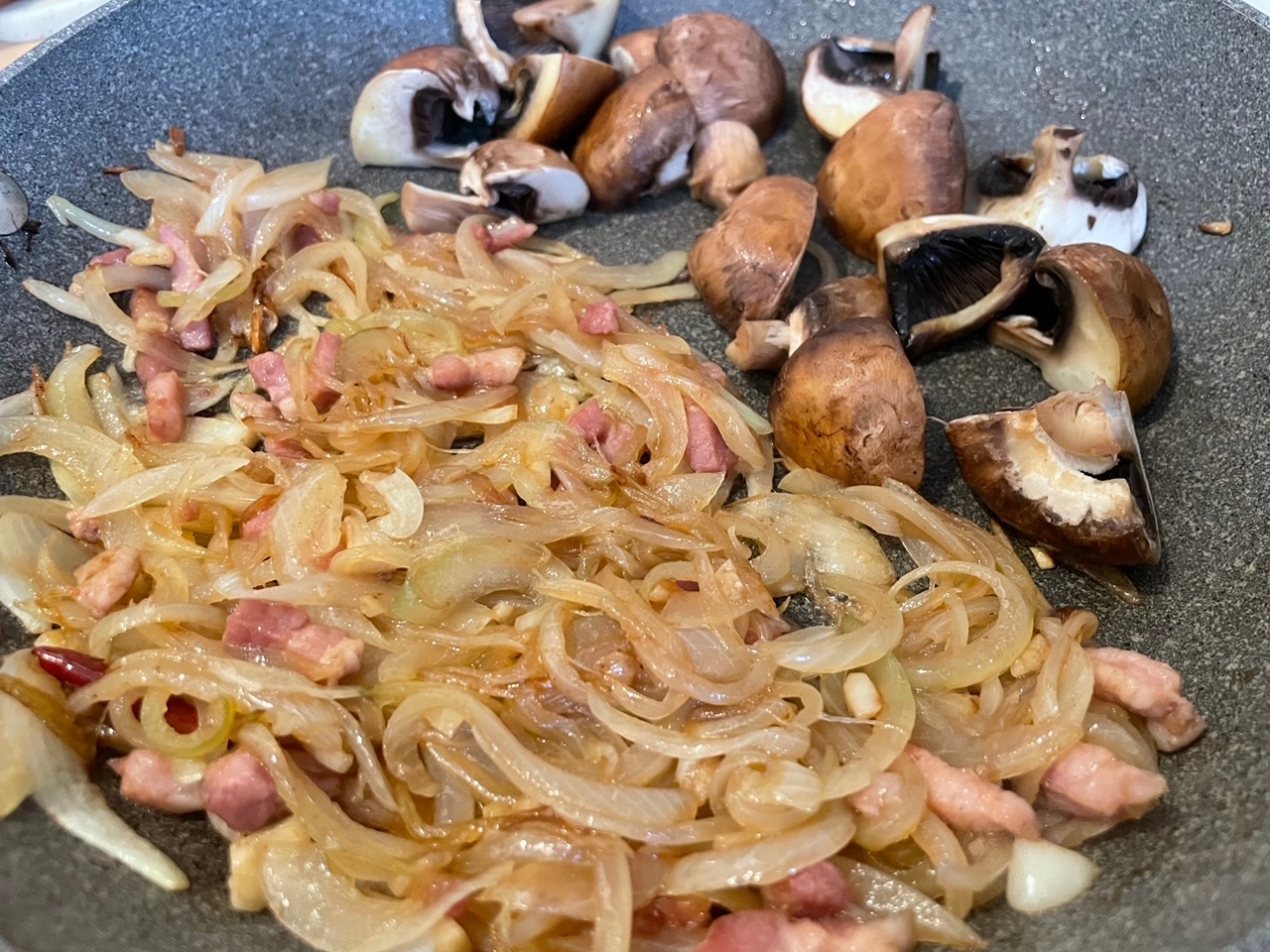 仏飯日記「なかなか復調しない父ちゃん、たまねぎのあっさり和風パスタを作って食べた」