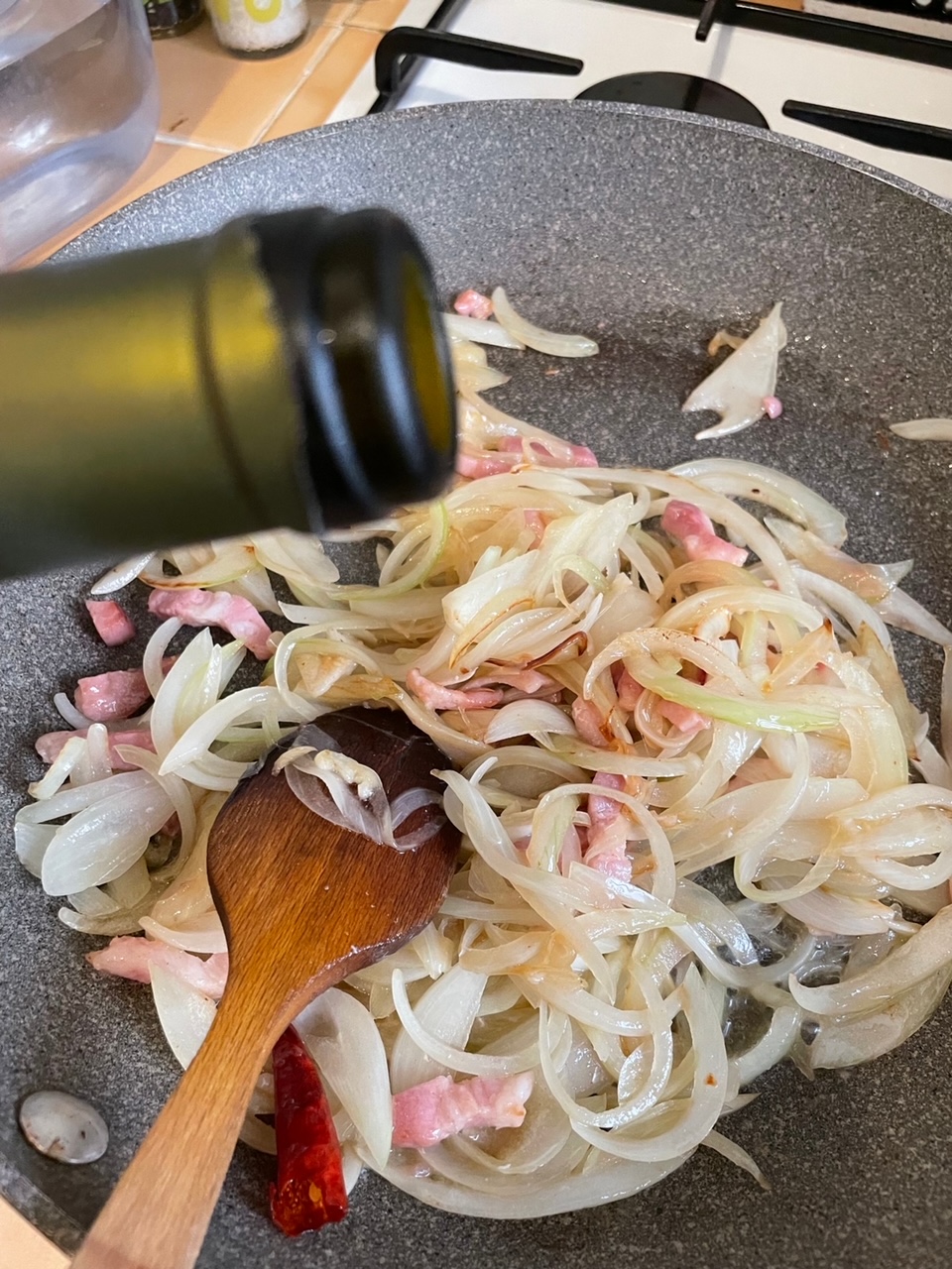 仏飯日記「なかなか復調しない父ちゃん、たまねぎのあっさり和風パスタを作って食べた」