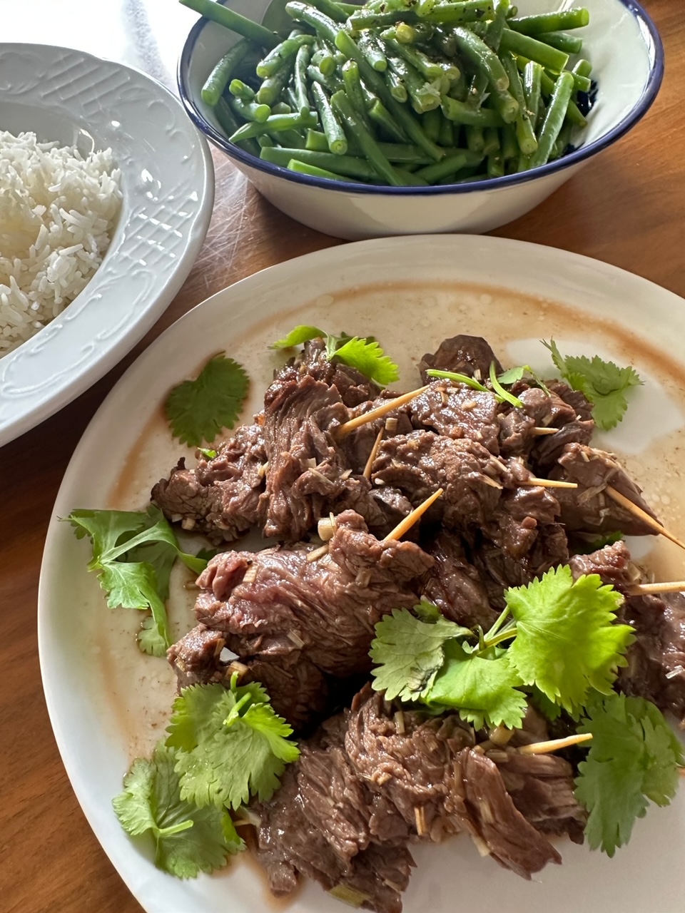 仏飯日記「朝から不愉快な差別を受けたが、気分を変え、最高にうまい牛肉のブロシェットを作る」