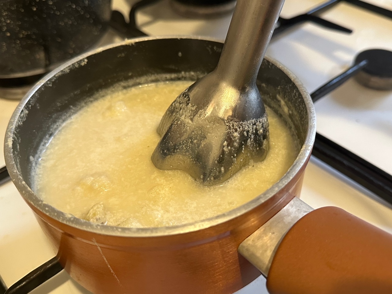 仏飯日記「やっとフレンチっぽい飯にたどり着いた。カリフラワーのスープ、美味いぞー」