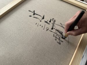 フランスごはん日記「絵の裏にサインをし、スタッフさんらと、ポルトガルなどに配送準備開始！」