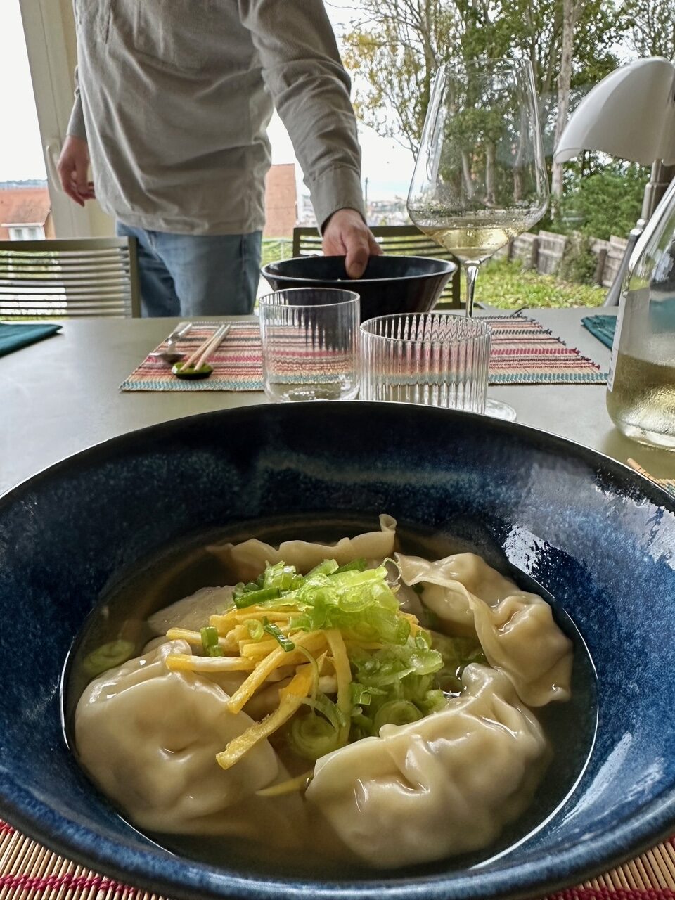 フランスごはん日記「電子レンジの横にある、これがなんだかわかりますか？　えええ！」