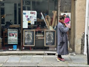 フランスごはん日記「父ちゃんの個展ポスターがパリ市内で一斉に張り出されたぞ、の巻」