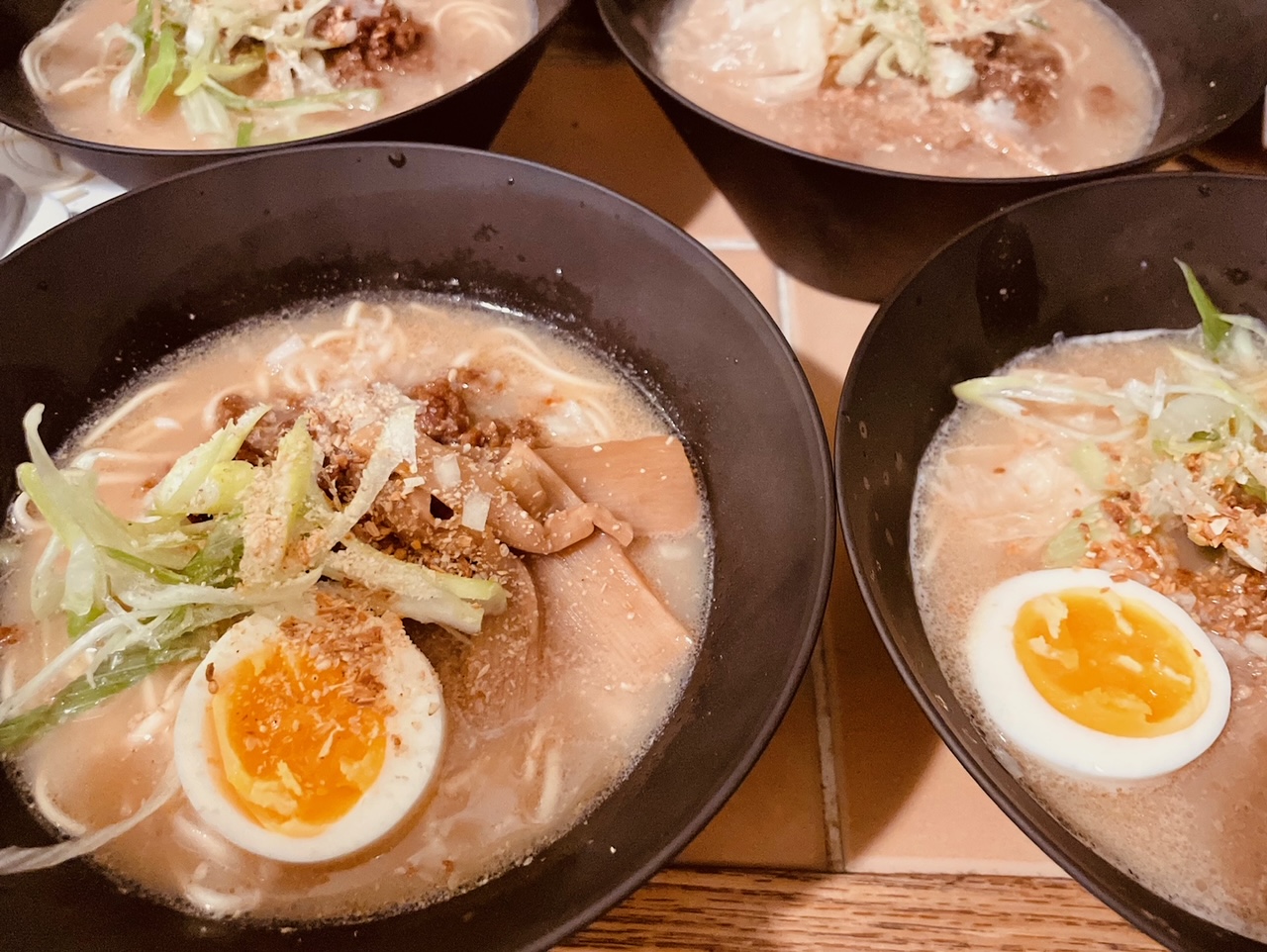 フランスごはん日記「今日のまかない、マルタイラーメンの麺と茅乃舎の胡麻ダレでラーメンを作った」