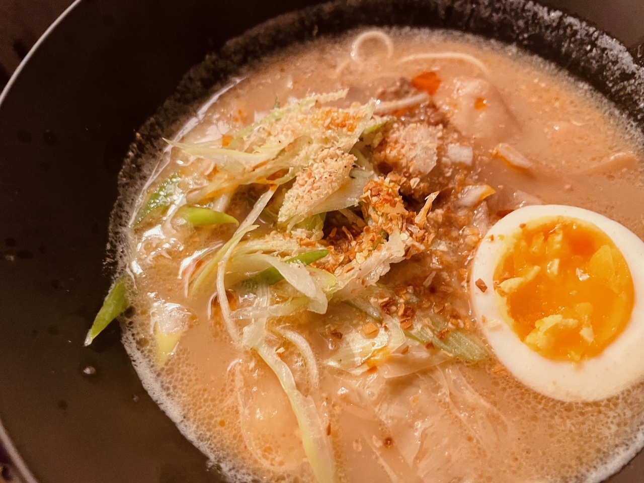 フランスごはん日記「今日のまかない、マルタイラーメンの麺と茅乃舎の胡麻ダレでラーメンを作った」