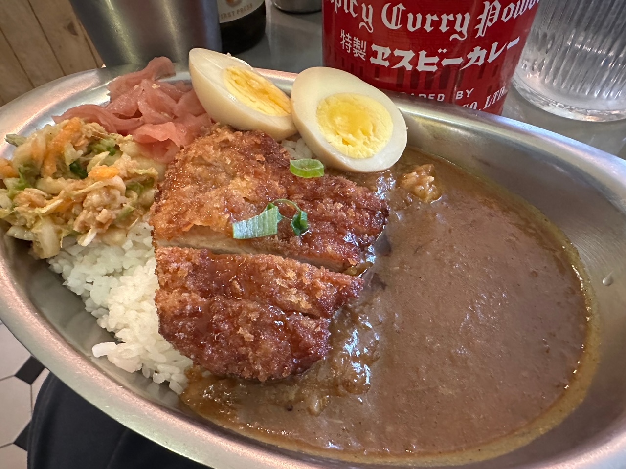 フランスごはん日記「マレ地区で甘いものを、画廊視察のあとに、食べ歩くニッポンの父ちゃん」