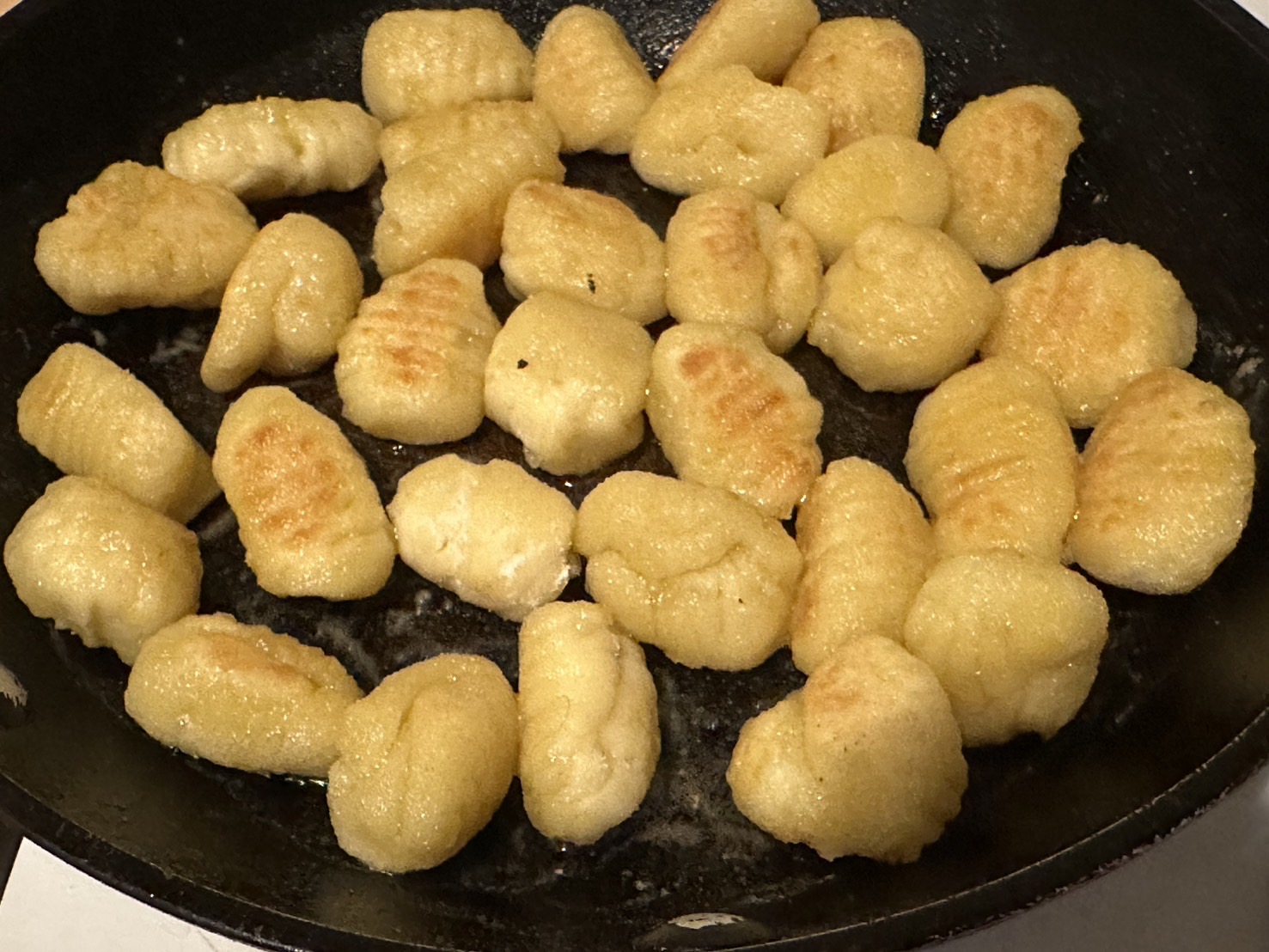 フランスごはん日記「やっぱり、予告通り、余ったニョッキは焼きニョッキにしたら、これまた美味かった！」