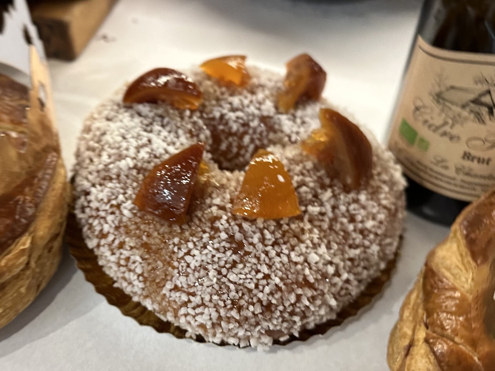 フランスごはん日記「今日はお惣菜屋さんでフランスの定番スナックを買って、ランチとした」