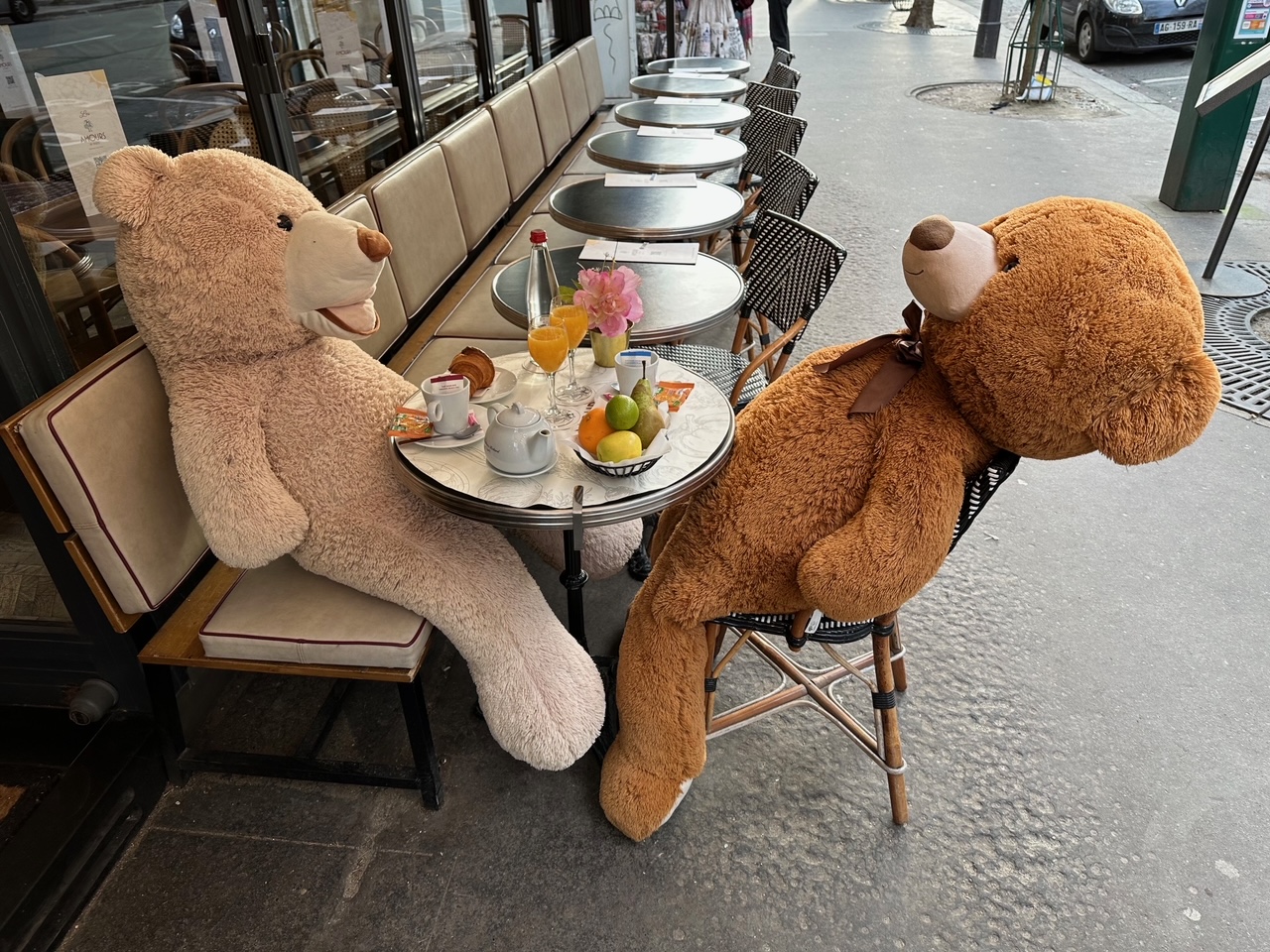 フランスごはん日記「父ちゃんのまかない、揚げ春巻きとおにぎりで、新年初頭の仕事はかどる」