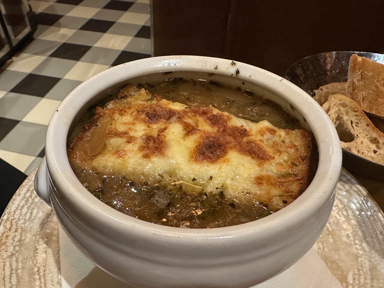 フランスごはん日記「ギャラリー・ラファイエットで打ち合わせからの野沢菜と鶏ひき肉のパスタ！」