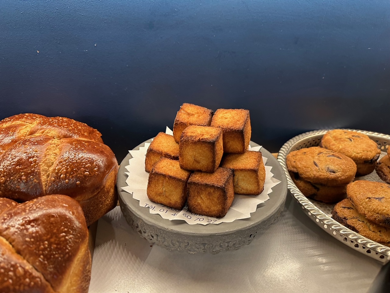 フランスごはん日記「今日はお惣菜屋さんでフランスの定番スナックを買って、ランチとした」