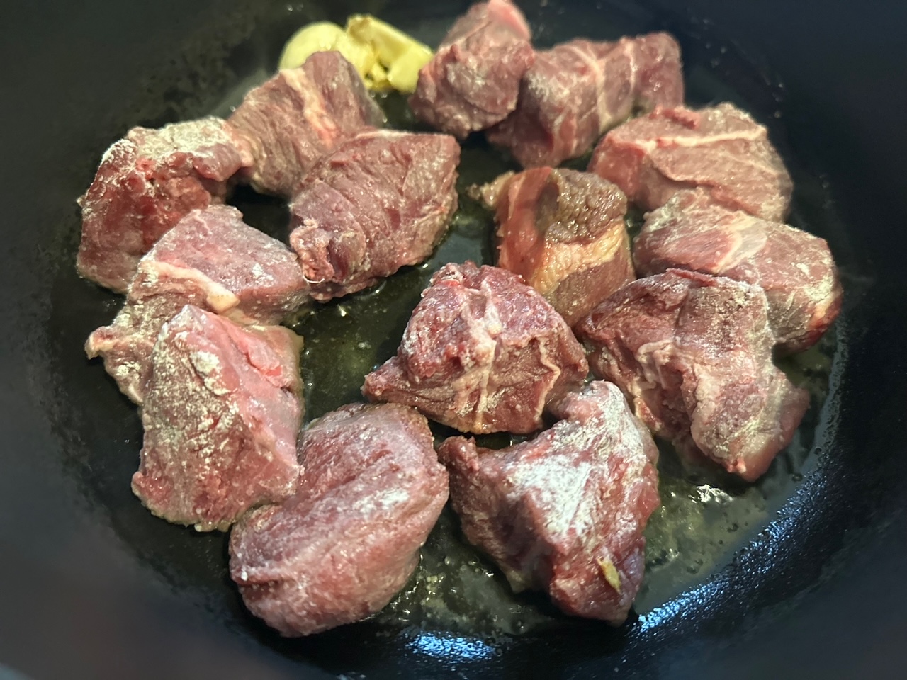 永久保存版、牛肉のワイン煮込み！フレンチビーフシチューがやっぱり最高！